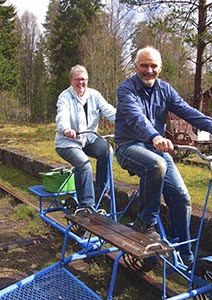 Edith och Dick på dressin