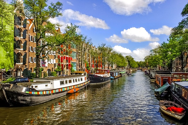 Kanalbåtar i Amsterdam
