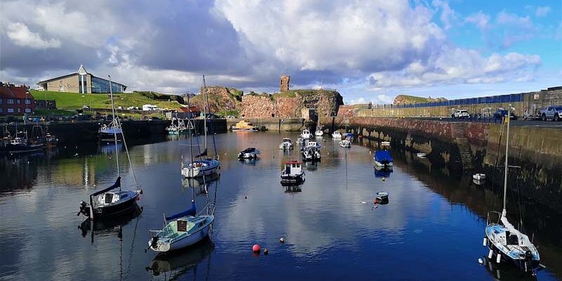 Hamnen i Dunbar, Skottland.
