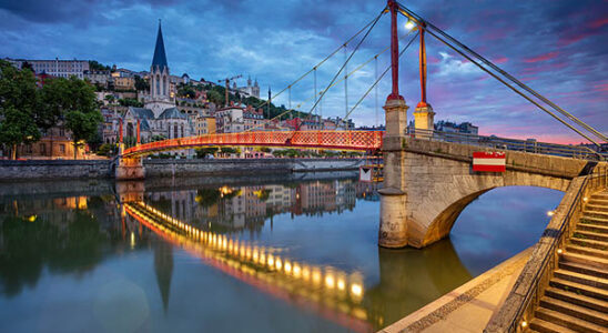 Bro i Lyon nattetid